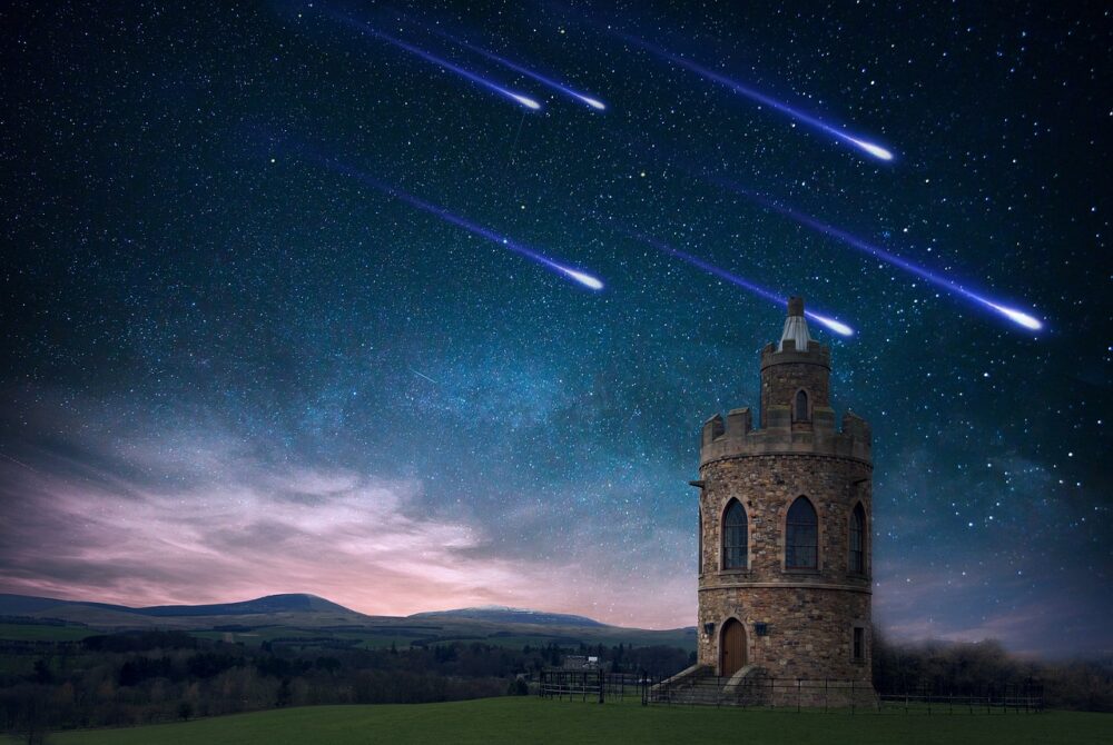 古い塔と降り注ぐ星屑